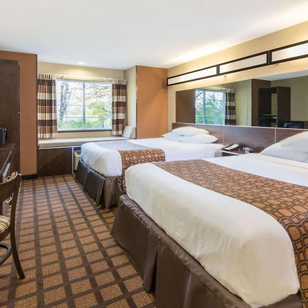 Microtel Inn And Suites Северен Кантон Екстериор снимка