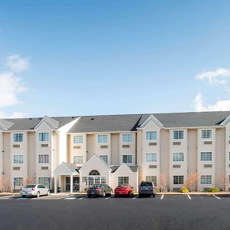 Microtel Inn And Suites Северен Кантон Екстериор снимка