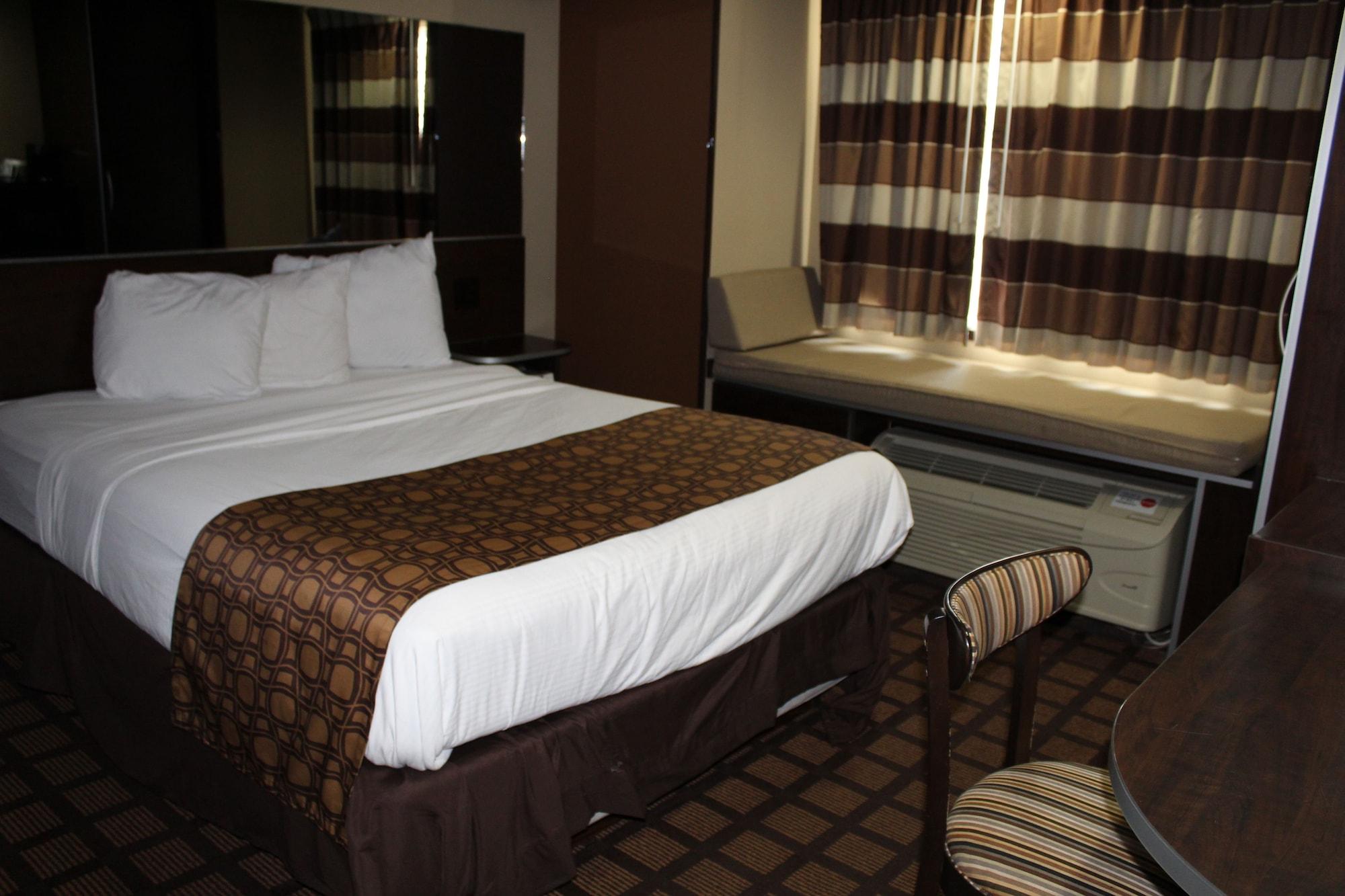 Microtel Inn And Suites Северен Кантон Екстериор снимка
