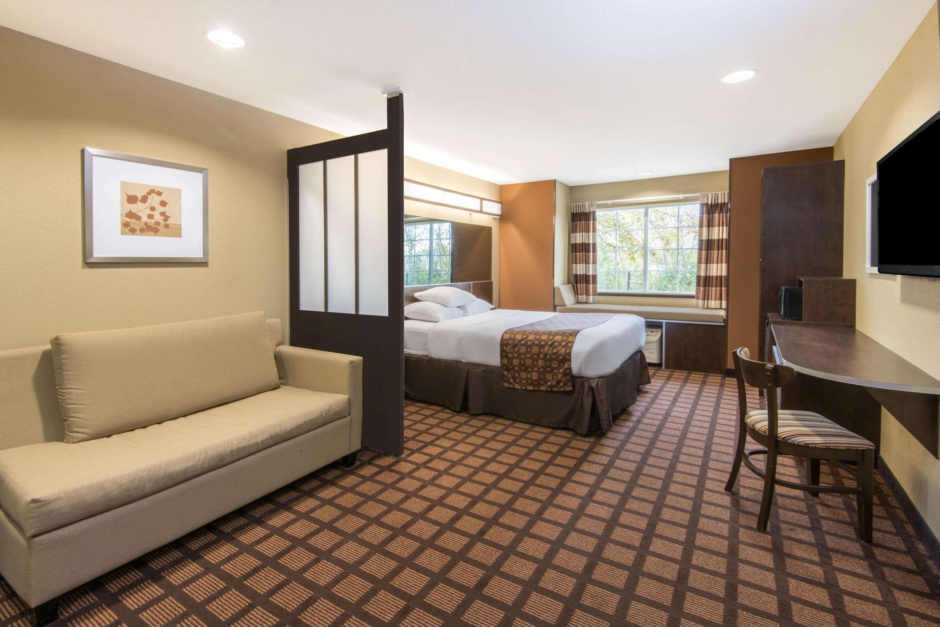 Microtel Inn And Suites Северен Кантон Екстериор снимка