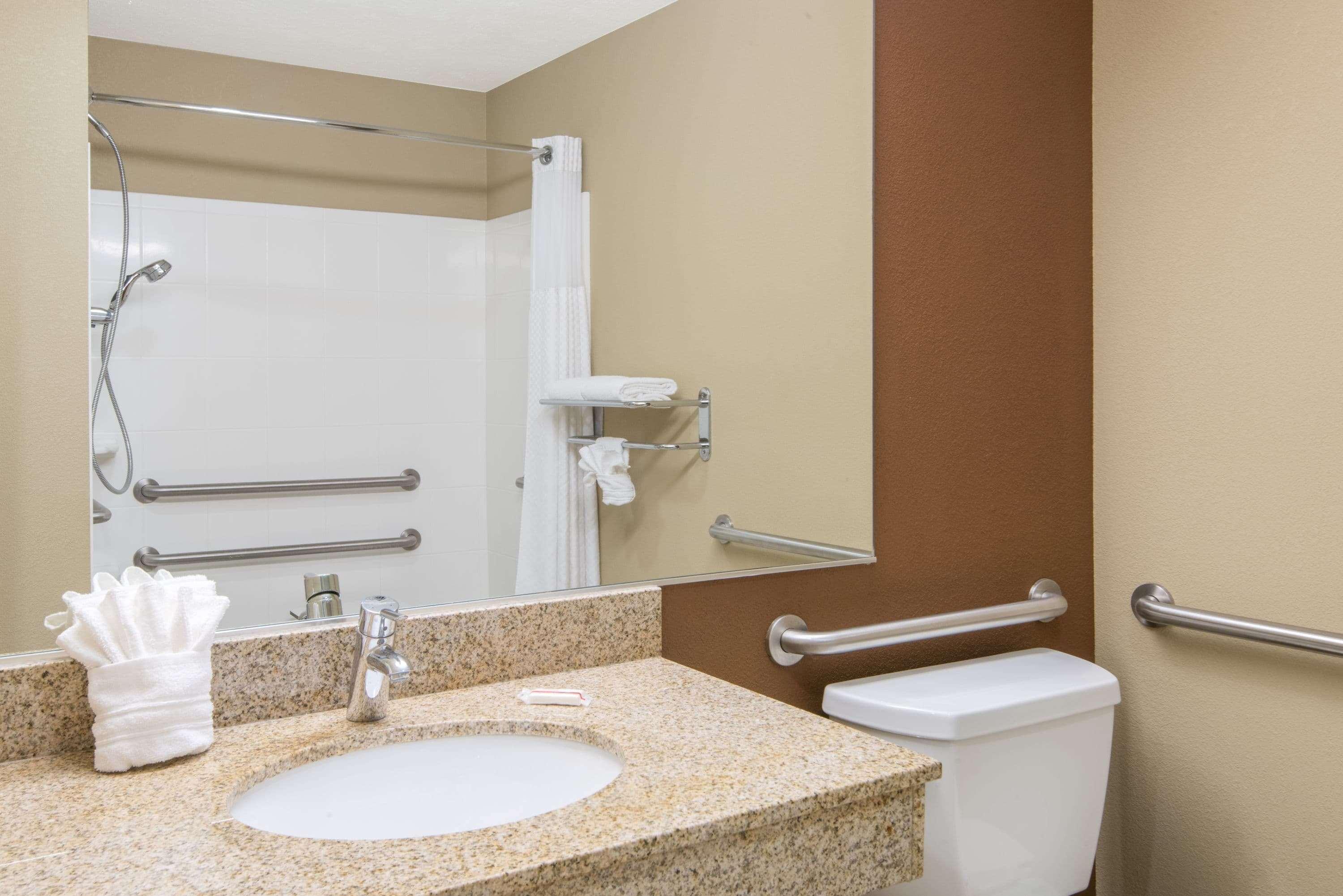 Microtel Inn And Suites Северен Кантон Екстериор снимка