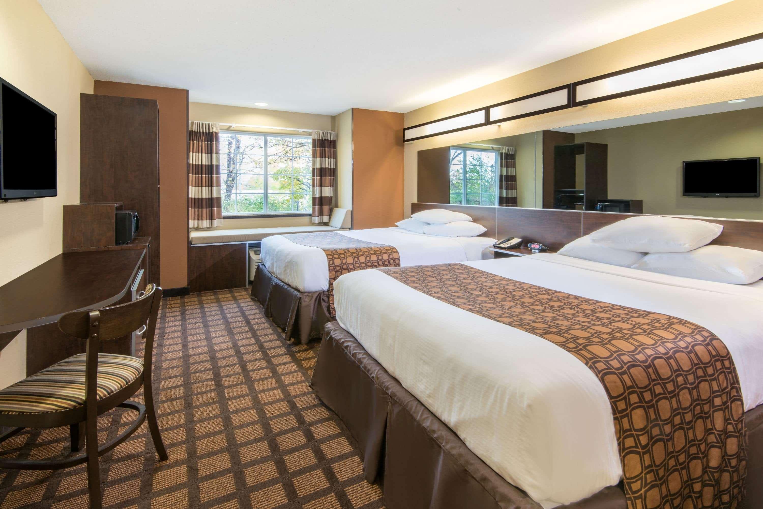 Microtel Inn And Suites Северен Кантон Екстериор снимка