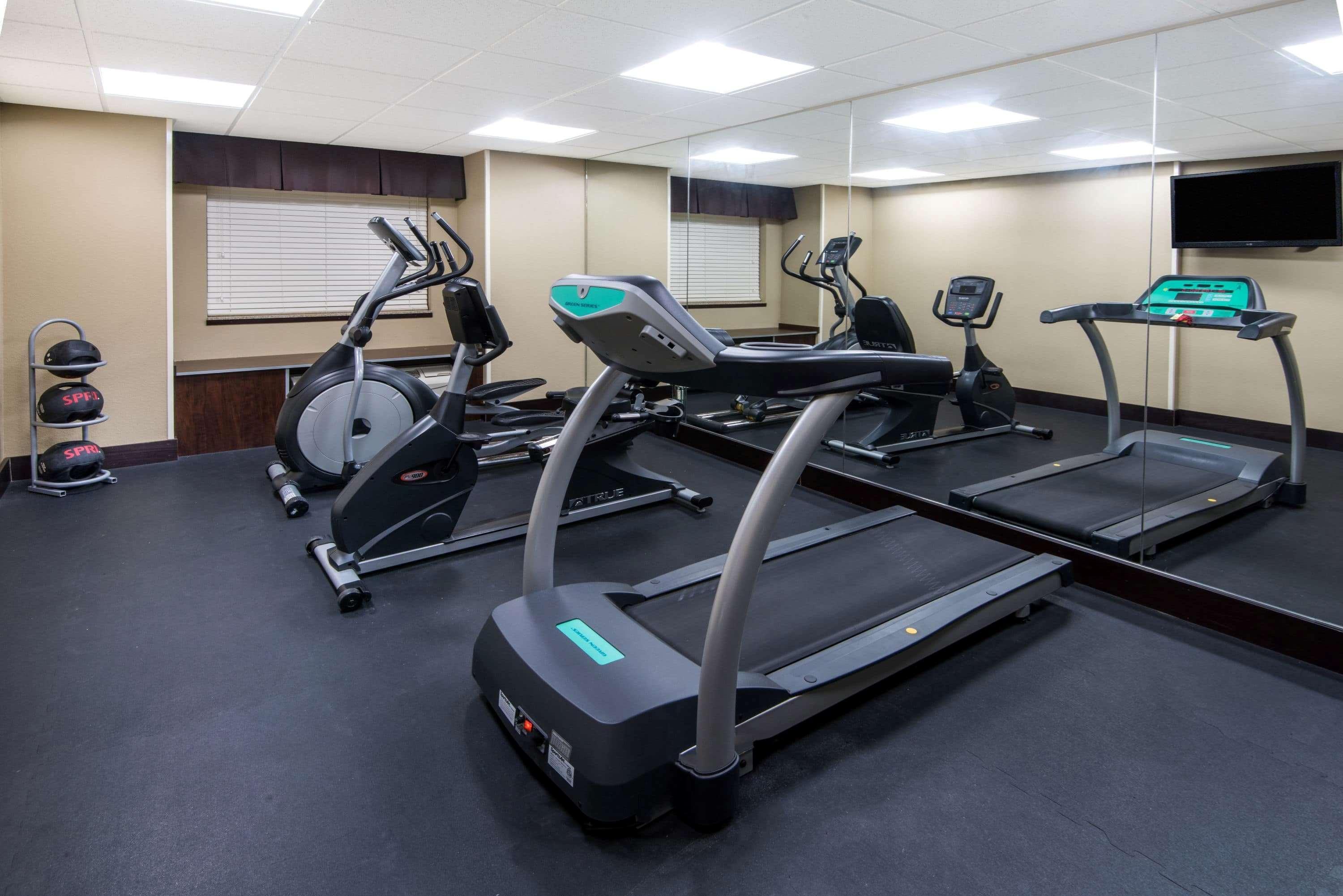 Microtel Inn And Suites Северен Кантон Екстериор снимка