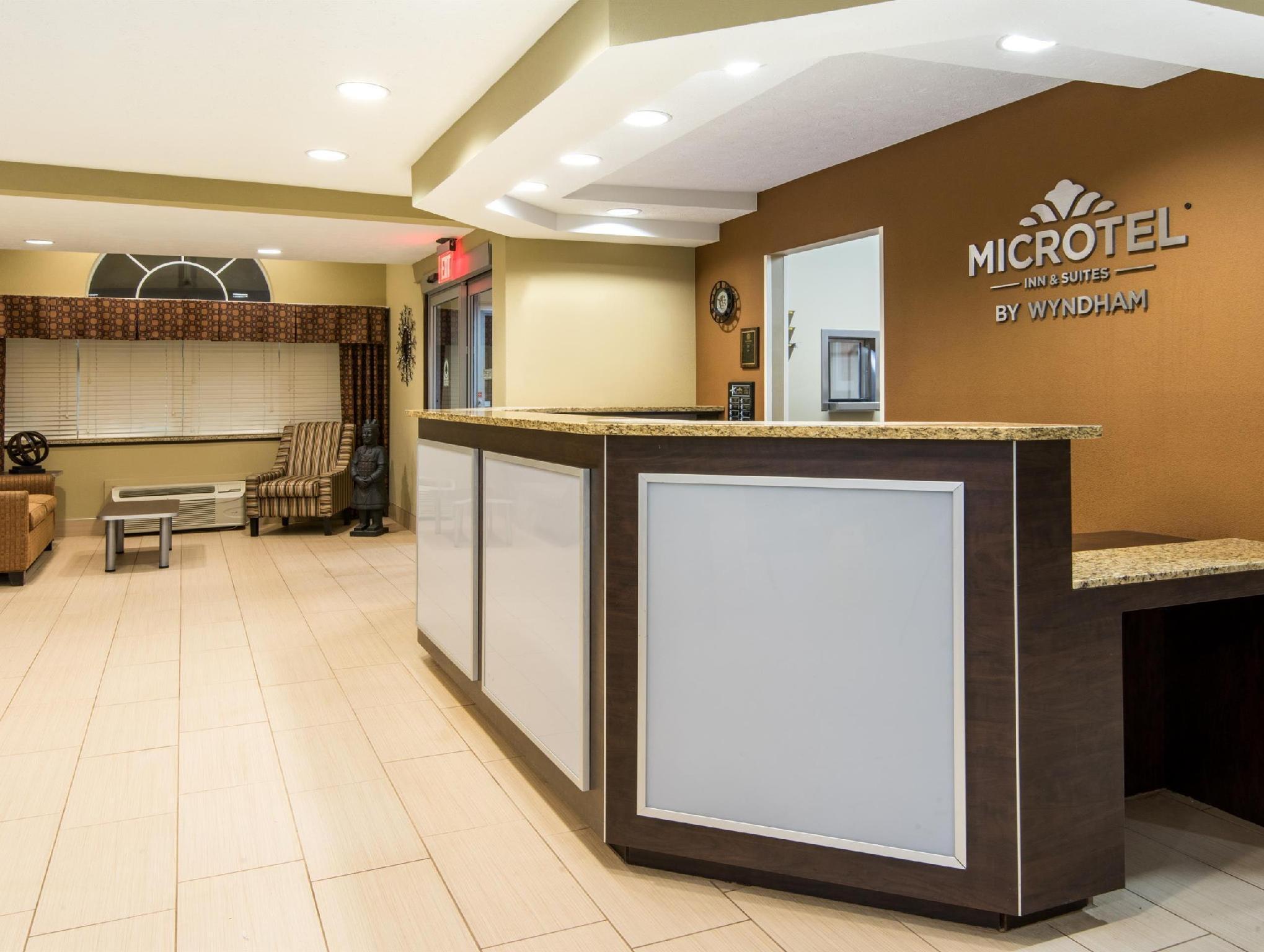 Microtel Inn And Suites Северен Кантон Екстериор снимка