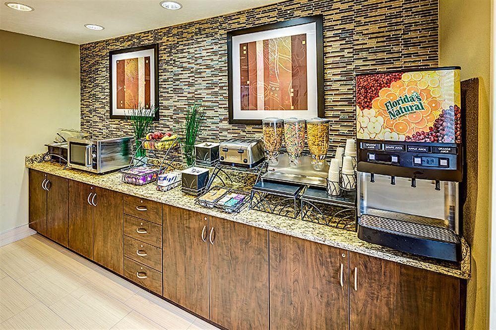 Microtel Inn And Suites Северен Кантон Екстериор снимка