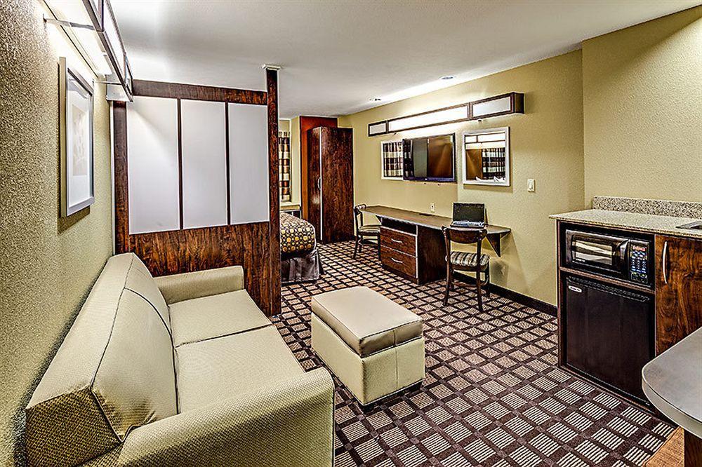 Microtel Inn And Suites Северен Кантон Екстериор снимка