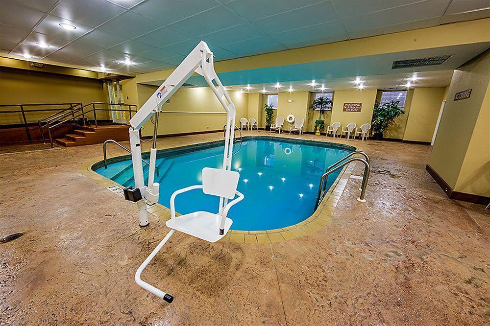 Microtel Inn And Suites Северен Кантон Екстериор снимка