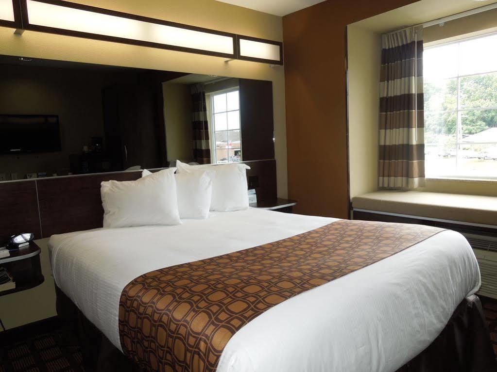 Microtel Inn And Suites Северен Кантон Екстериор снимка