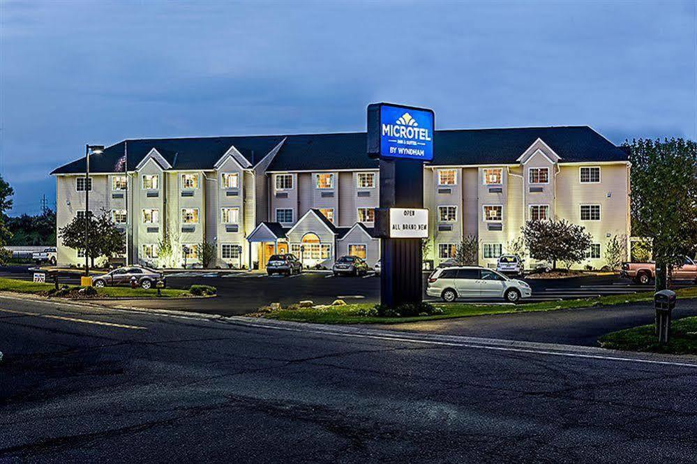 Microtel Inn And Suites Северен Кантон Екстериор снимка