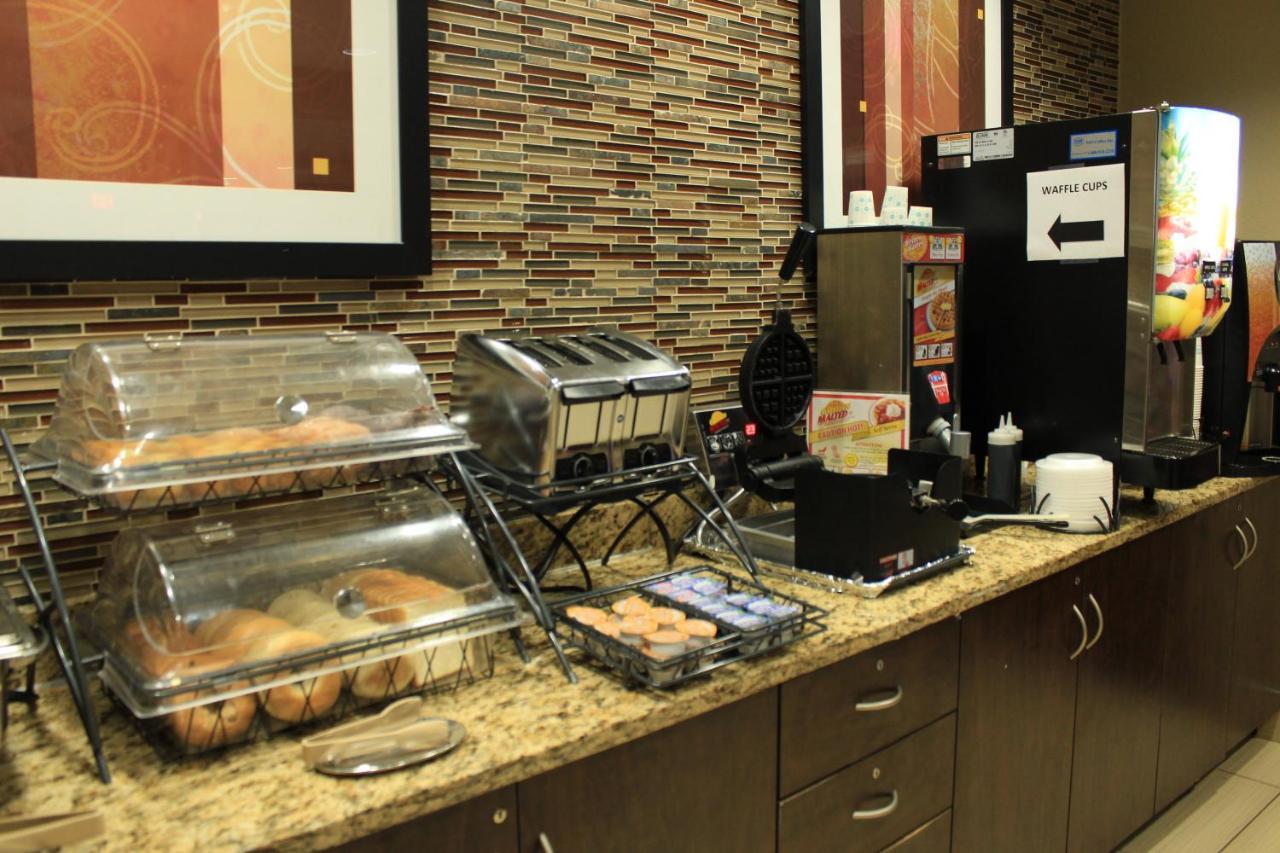 Microtel Inn And Suites Северен Кантон Екстериор снимка